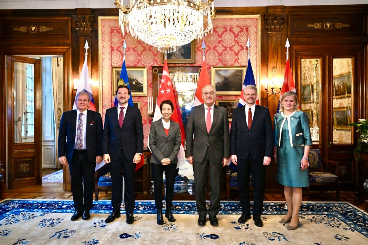 Foto Unterzeichnung DEA EFTA Singapur 25SEP2025